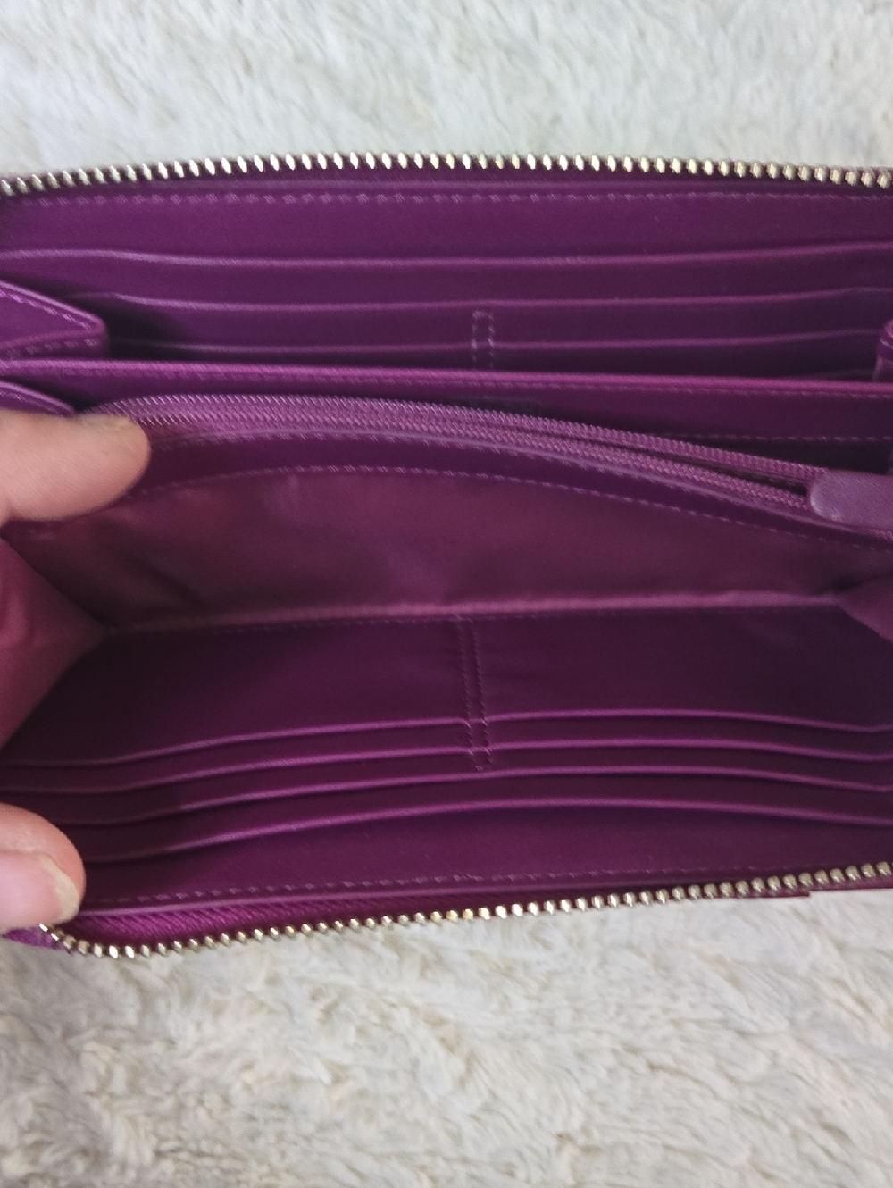 Coach Patent Leather Drawstring Hobo in Fushsia With Matching Wallet In Pristine - Picture 5 of 16